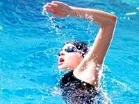 自由泳技巧-如何利用浮板进行高体位的练习